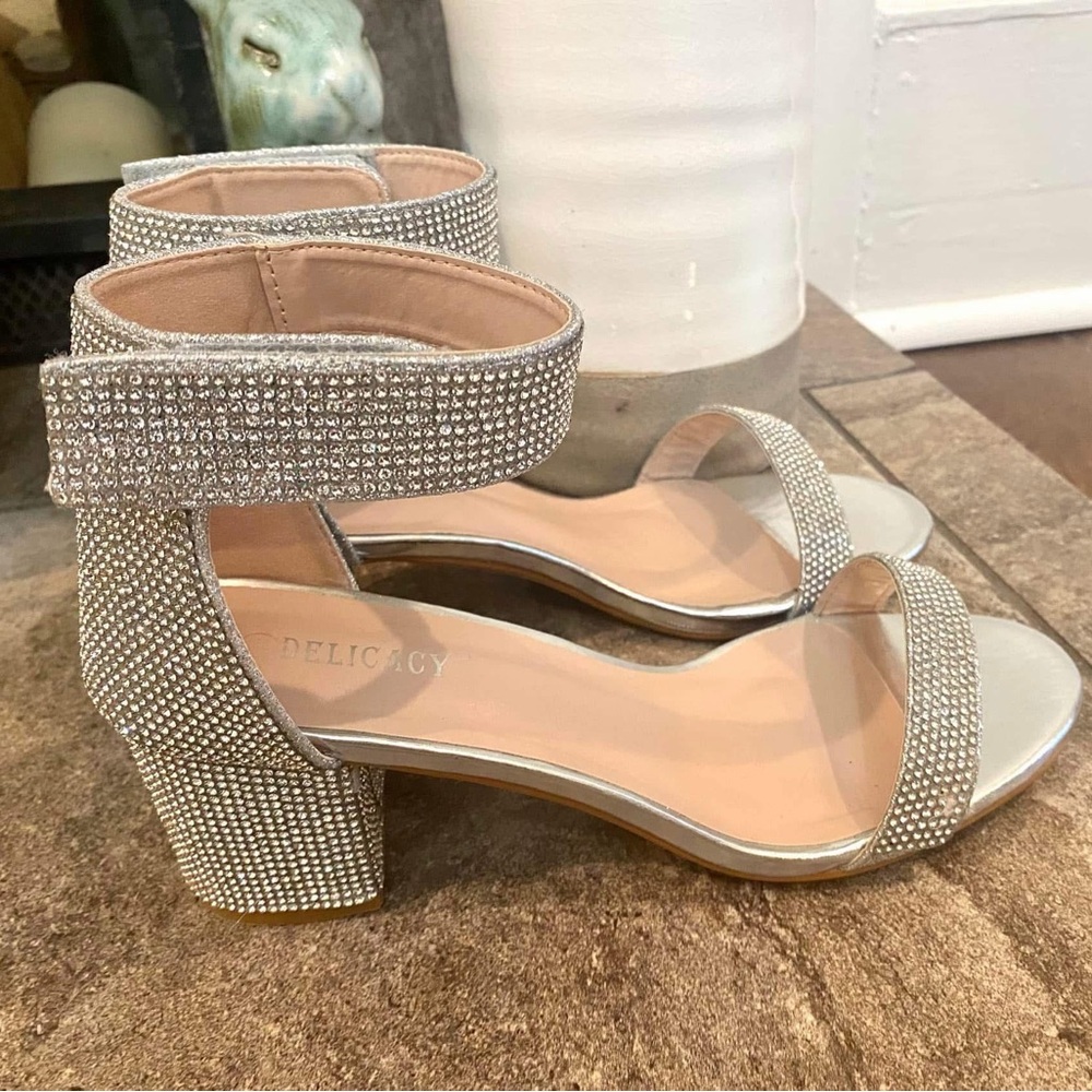 Delicacy Silver Rhinestone Sandals - Picture 2 of 2